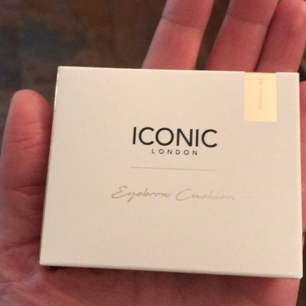 Iconic eyebrow cushion